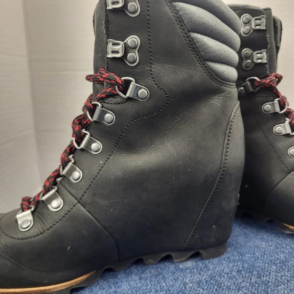 Sorel Boots Womens 8.5 Conquest Hidden Wedge Black Lace Up Hiker Alpine Lug Shoe